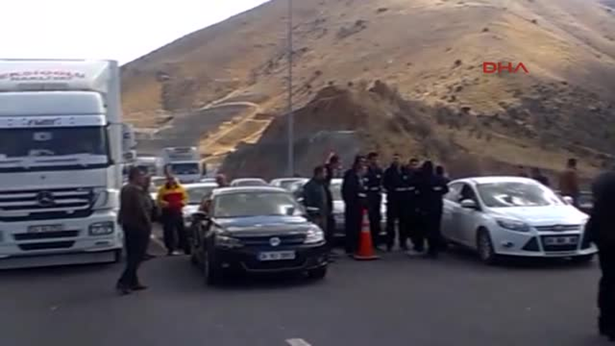 Otoyolda Silahlı Çatışma: 2 Şehit, 1 Ölü, 5 Yaralı