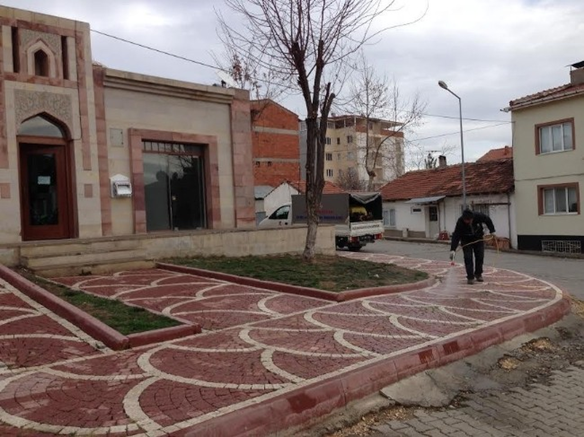 Park ve Bahçelerde İlaçlama Yapıldı