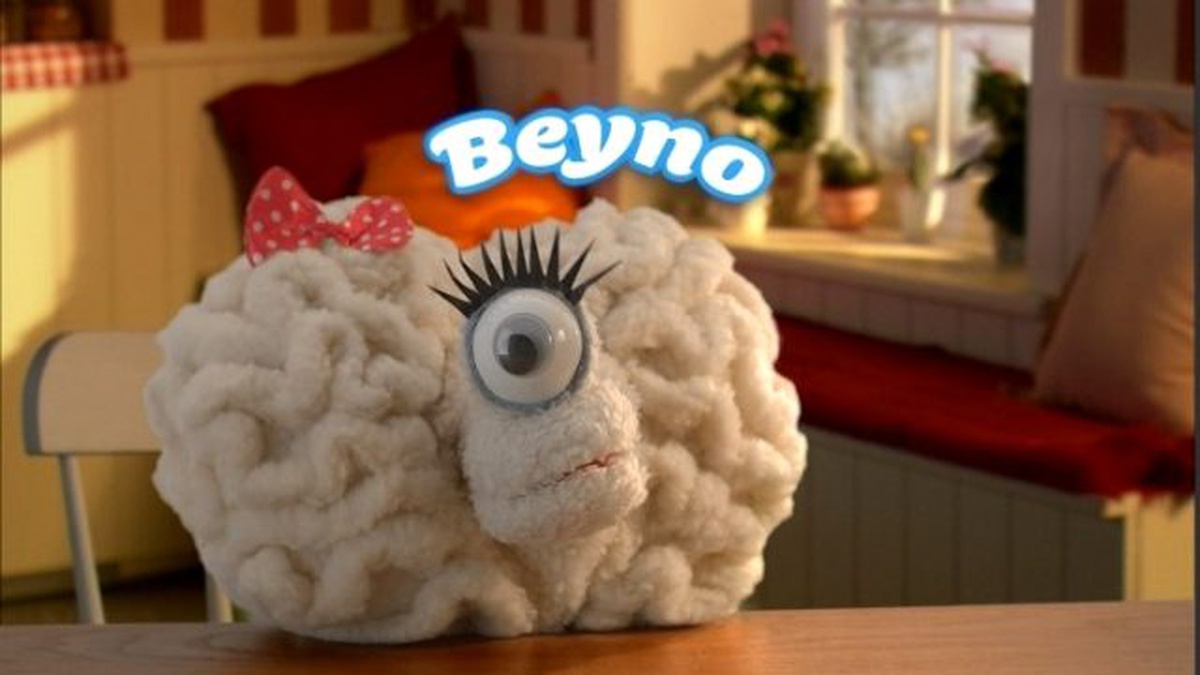 Pınar\'ın Yeni Kuklası Beyno\'yu Demet Akbağ Konuşturdu!