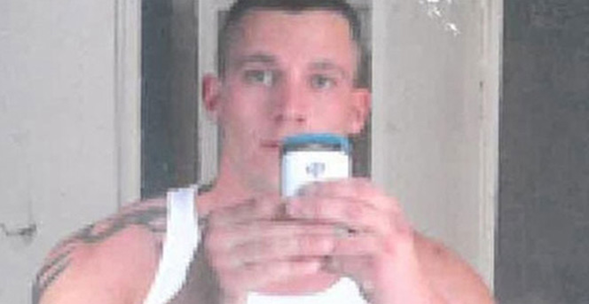 Soygunda Selfie\'sini Çekti, Polise Yakalandı