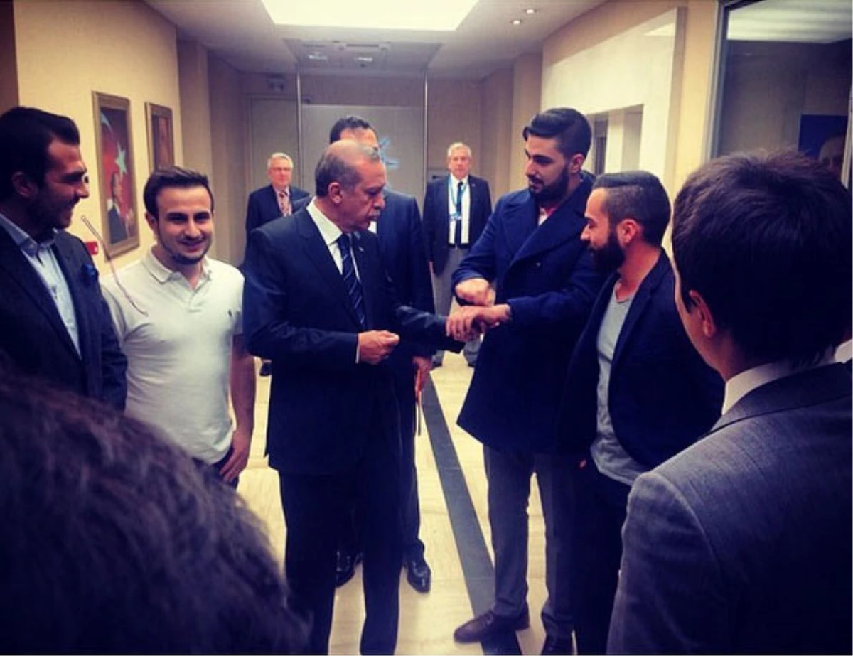 İdo, Başbakan Erdoğan'a Dövmelerini Gösterdi