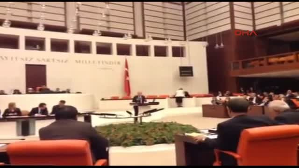 TBMM Tv Canlı Yayını Kesince, Tablet Bilgisayarından Canlı Yayın Yaptı
