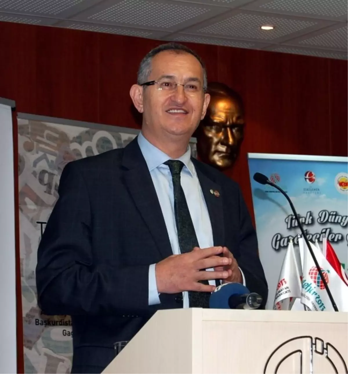 Türk Dünyası Gazeteciler Şurası