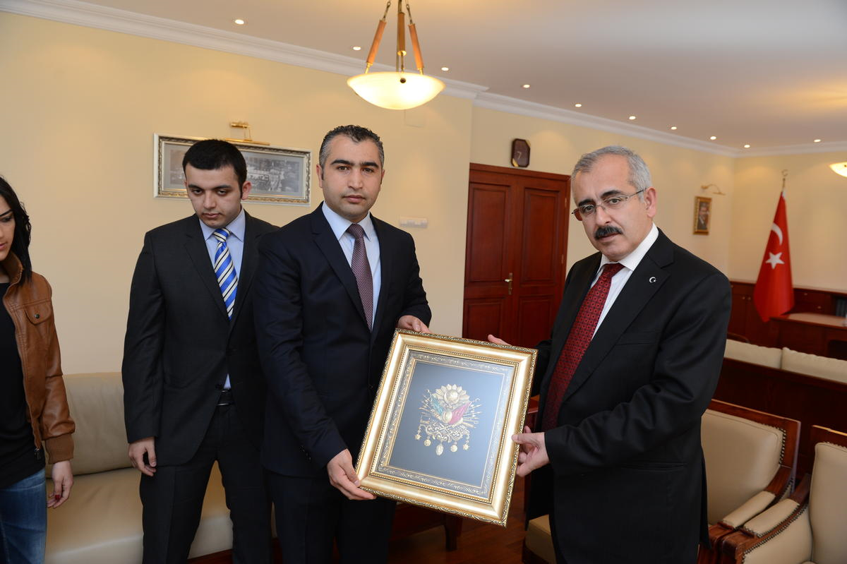 Ülkü Ocakları\'ndan Vali Duruer\'e Ziyaret
