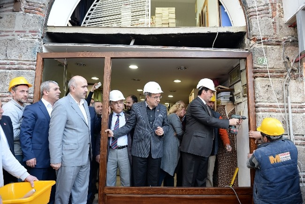 Ulucami Caddesi ve Vaiziye Medresesi Yenileniyor