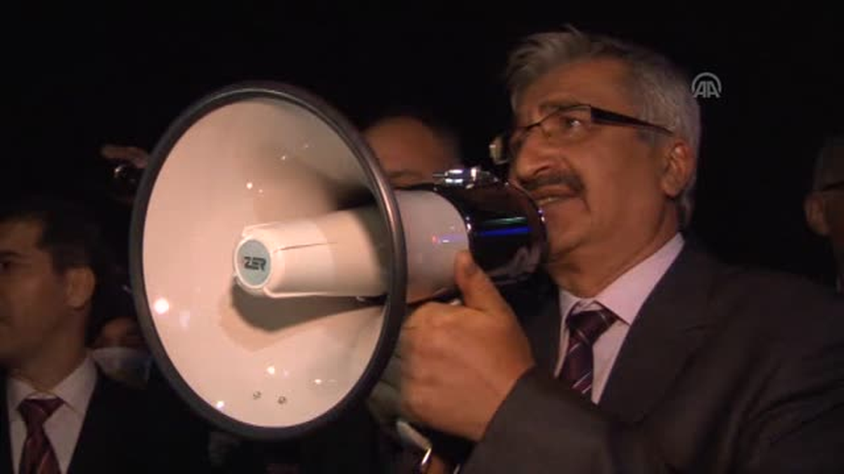Niğde Valisi Kılıç, Hastane Önünde Bekleyen Gruba Seslendi