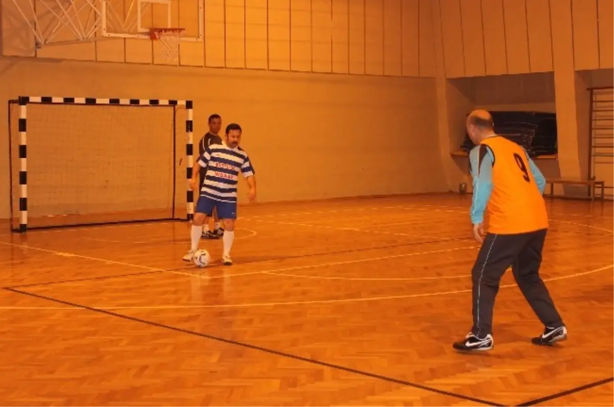 Yalovalı Antrenörler Hünerlerini Futsalda Sergiledi