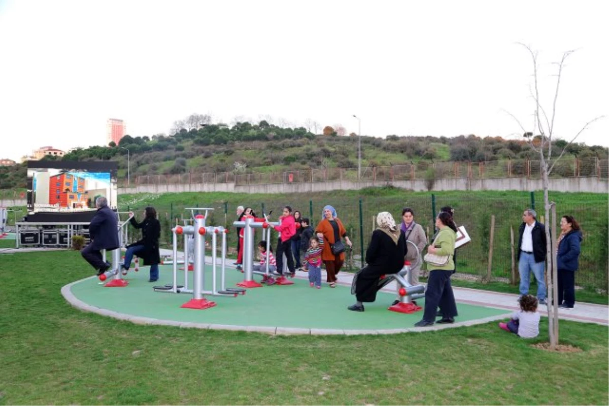 Ataşehir\'de Şerife Bacı Parkı Açıldı