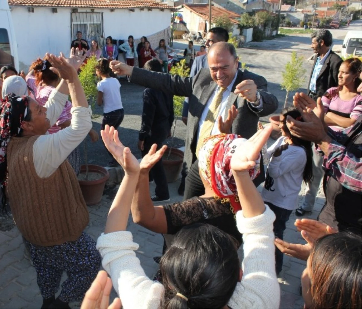 Başkan Karaosmanoğlu Roman Çocukları Sevindirdi