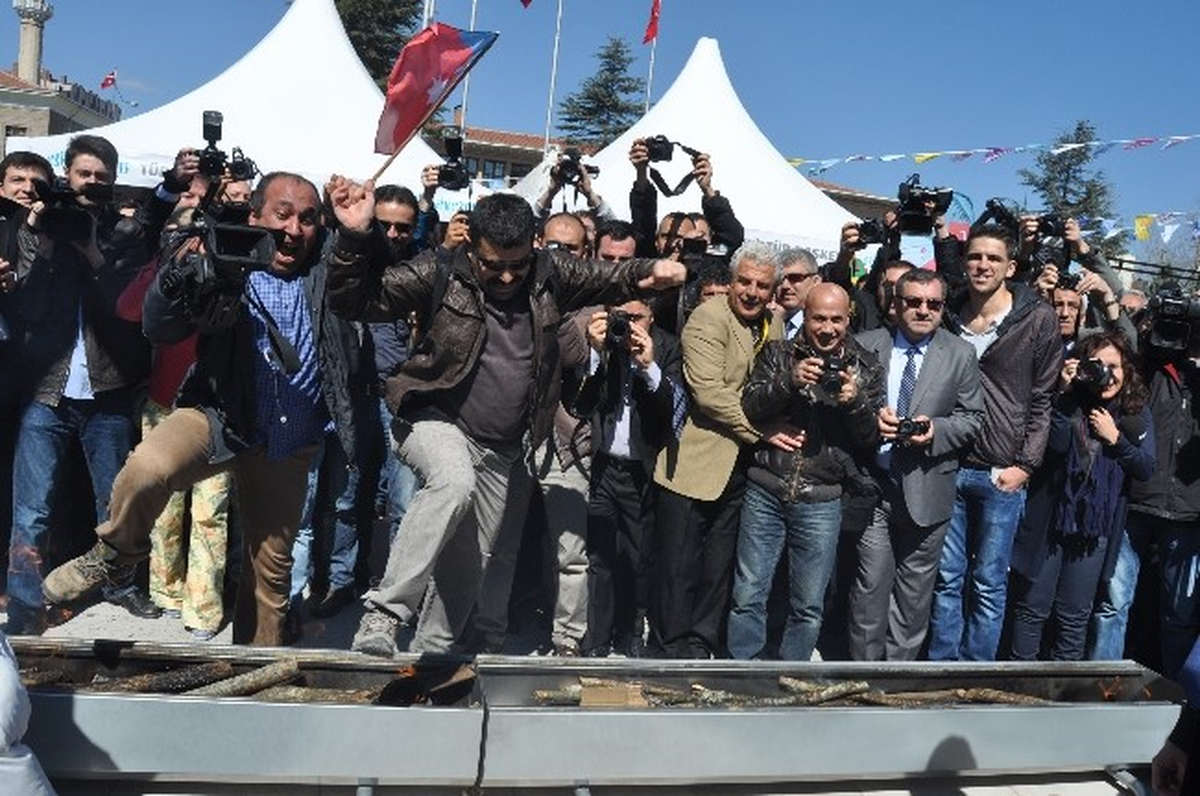Bu Sefer Bakan Avcı, Gazetecilerin Fotoğraflarını Çekti