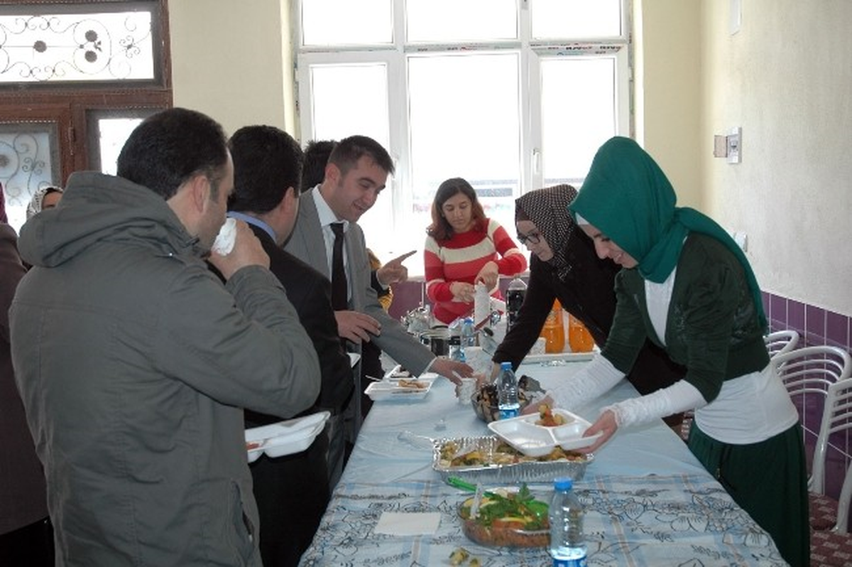 Çatak\'ta Fakir Öğrenciler Yararına Kermes