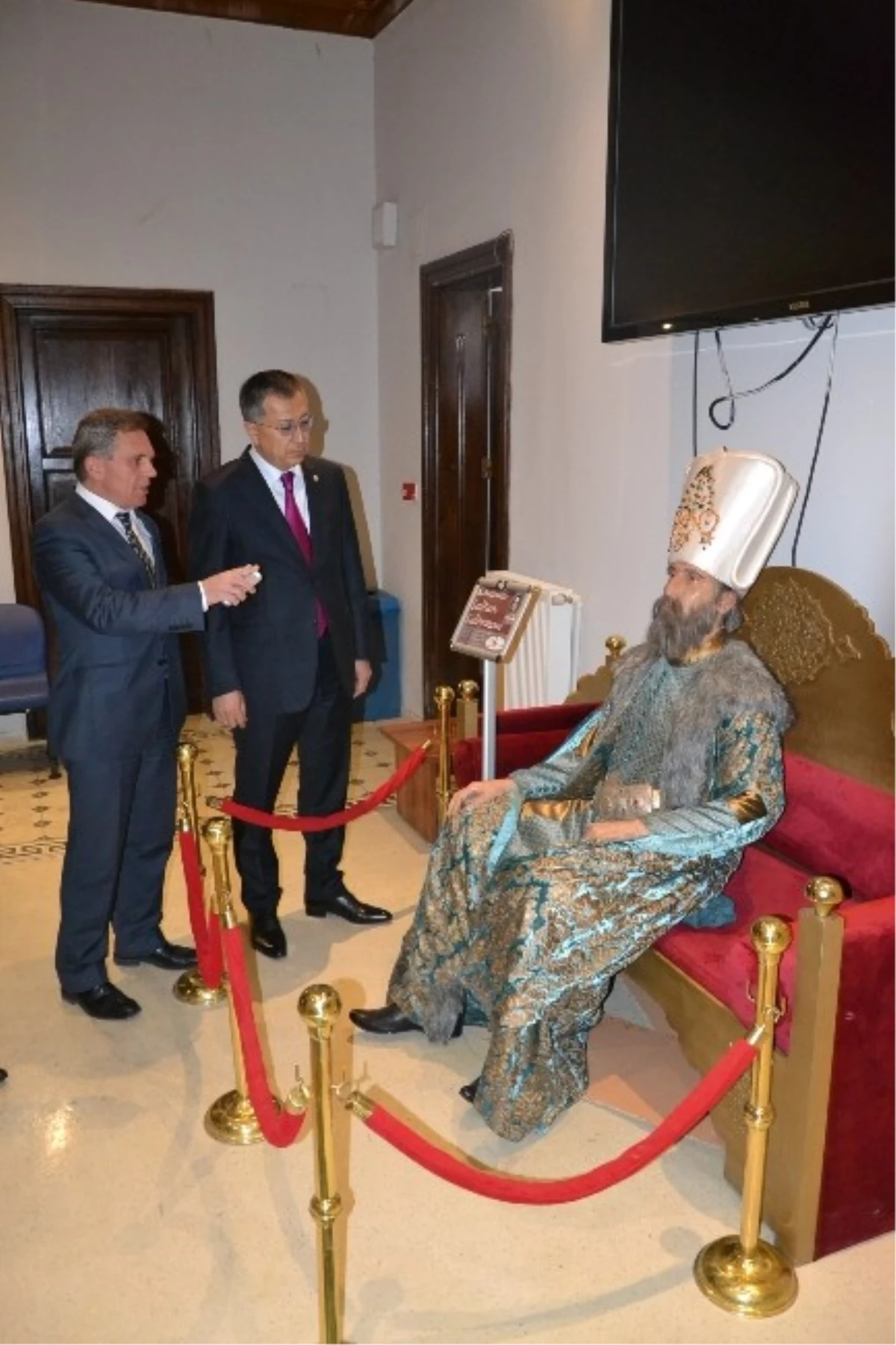 Kazakistan Cumhuriyeti Ankara Büyükelçisi Prof. Dr. Canseyit Tüymebayev Manisa\'da