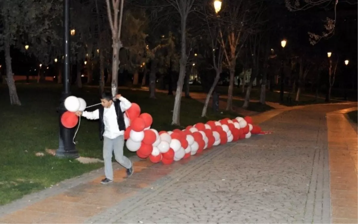 Miting Balonları Çocuklara Yaradı