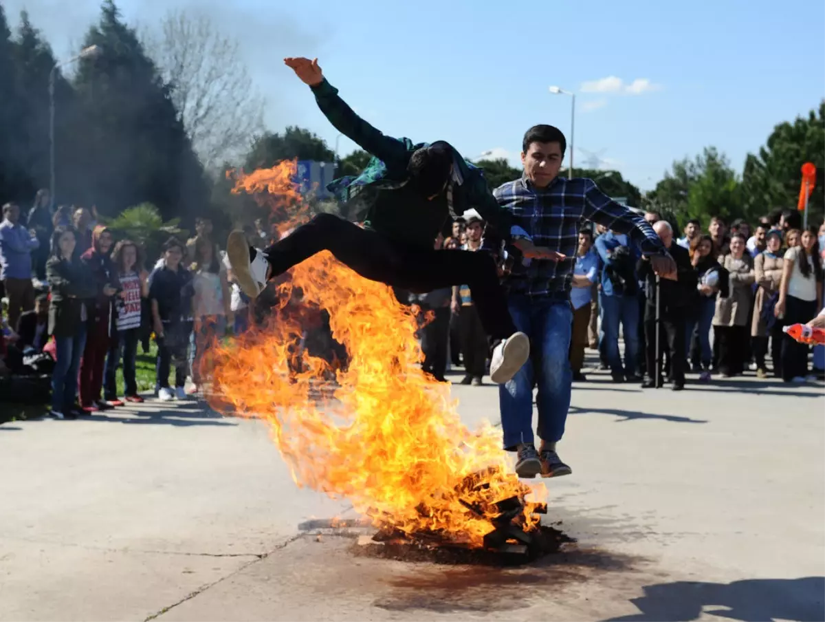 SAÜ Personeli Nevruzu Kutladı