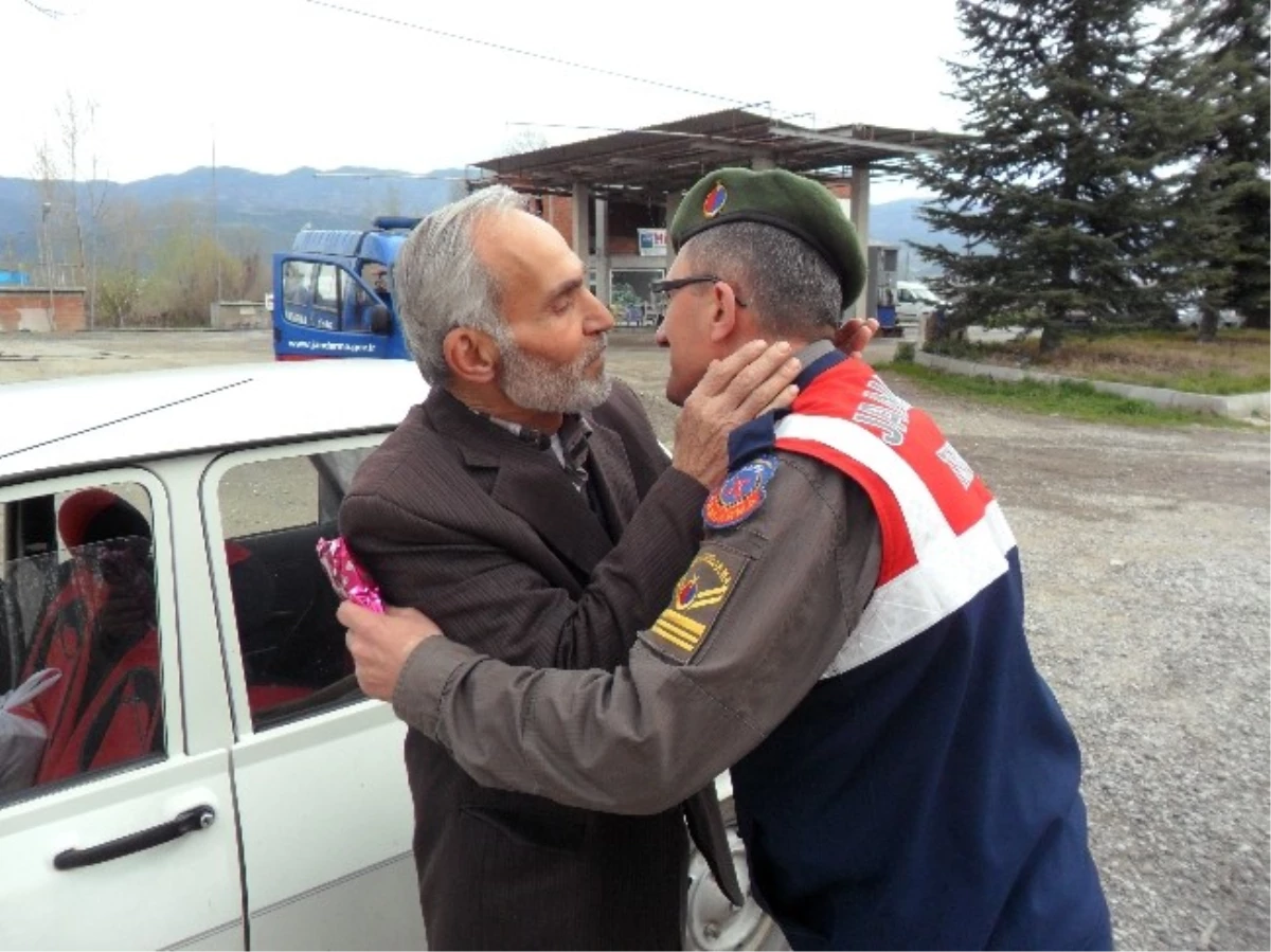 Niksar\'da Jandarma Yaşlıları Unutmadı
