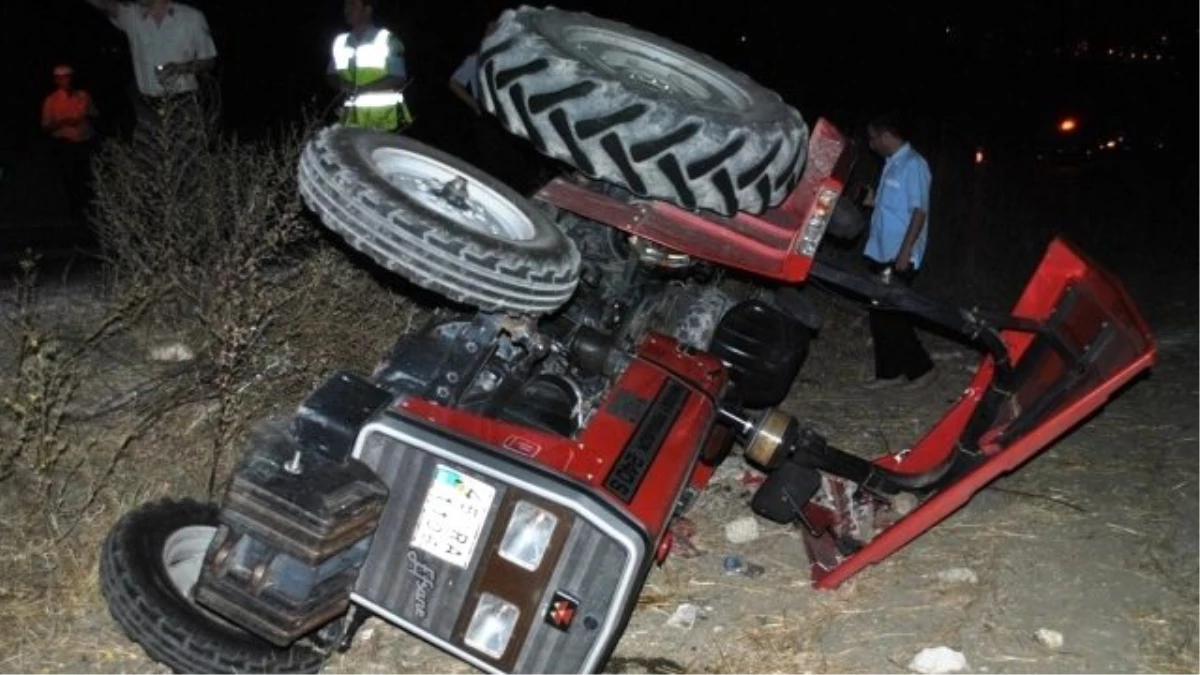 Simav\'da Traktör Devrildi: 2 Ölü