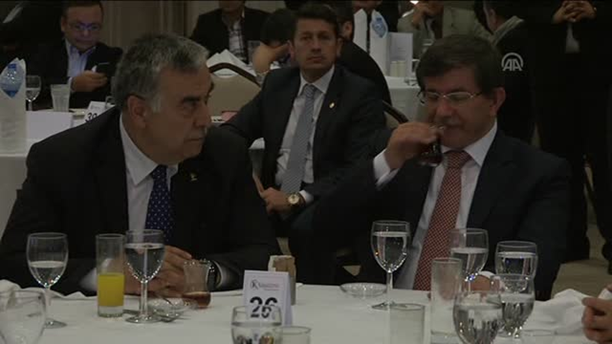 Dışişleri Bakanı Ahmet Davutoğlu İzmir\'de