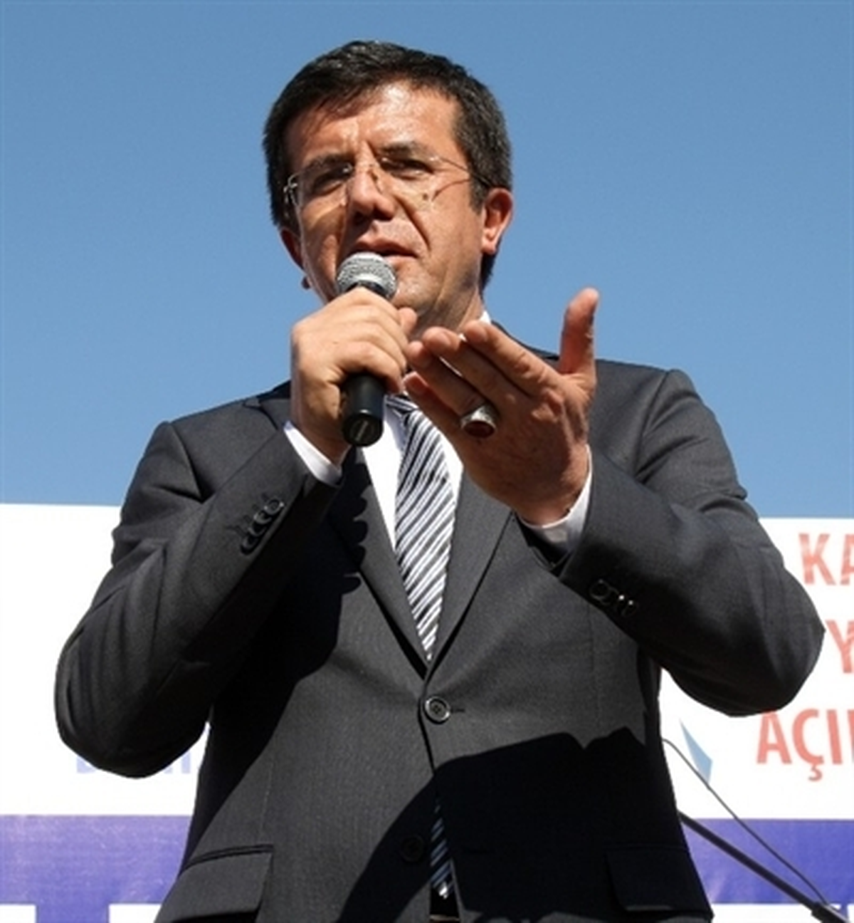 Zeybekci: Bu Memleketin Aslanlar Gibi Bir Başbakanı Var