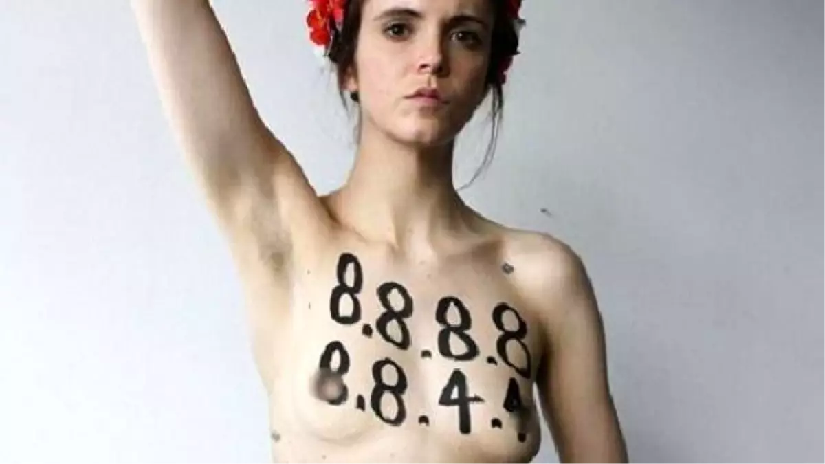 İspanyol FEMEN\'ler Twitter Yasağına Karşı Soyundu