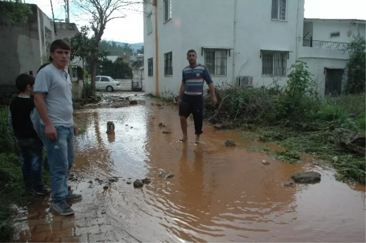 Güvercinlik\'te İçme Suyu Boru Hattı Kabusu Yeniden Hortladı