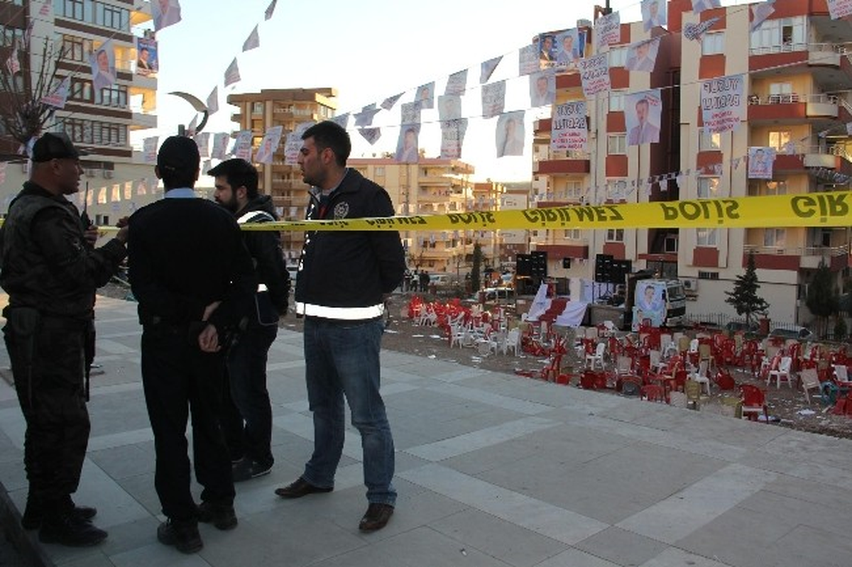 Şanlıurfa\'da Miting Alanında Silahlı Kavga: 1 Ölü, 3 Yaralı