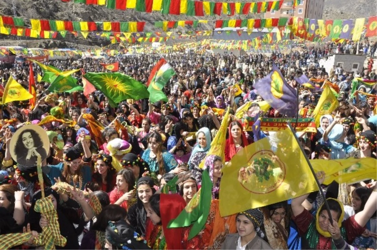 Şemdinli\'de BDP Tarafından Düzenlenen Nevruz Kutlanıldı