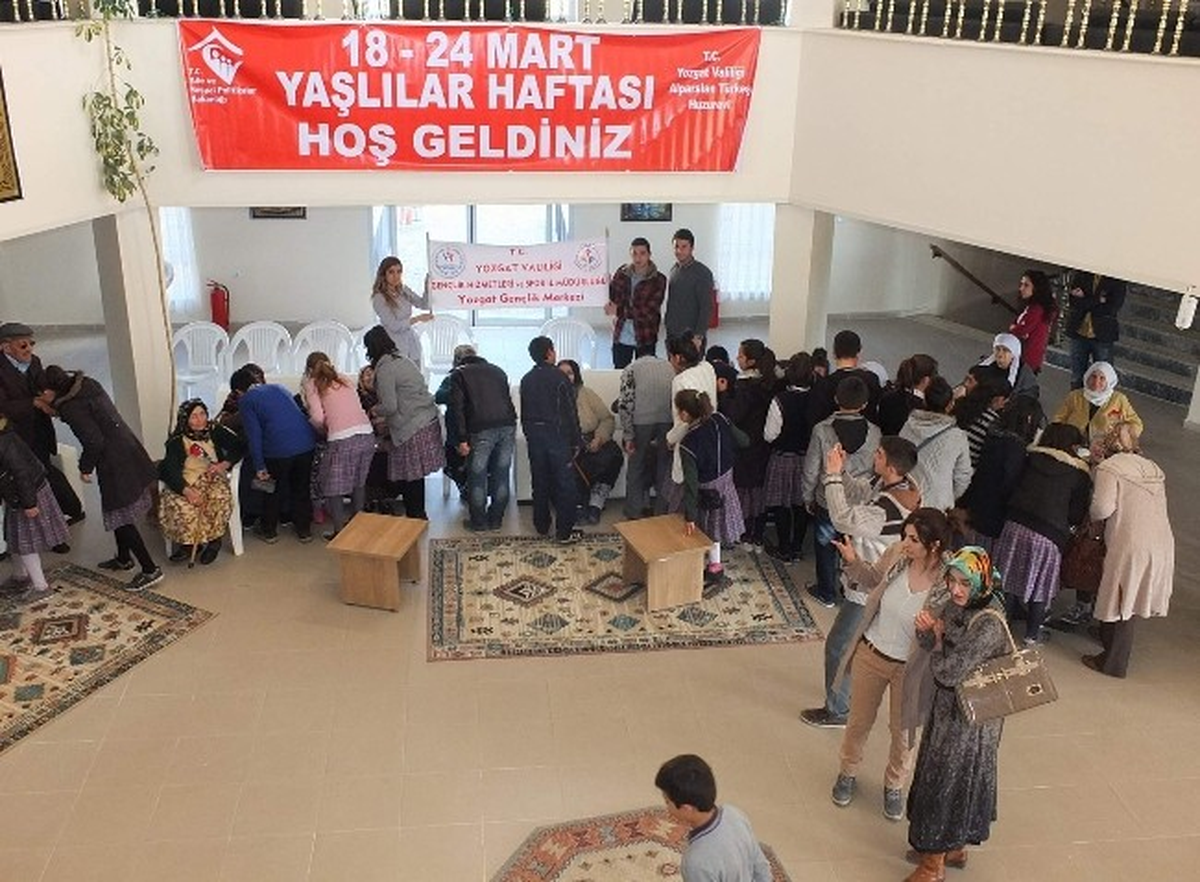 Yozgat Gençlik Merkezinden Huzur Evine Ziyaret