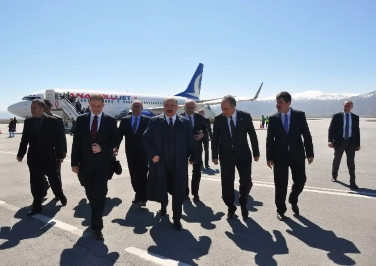 AK Parti Genel Başkan Yardımcısı Hüseyin Çelik, Muş\'ta