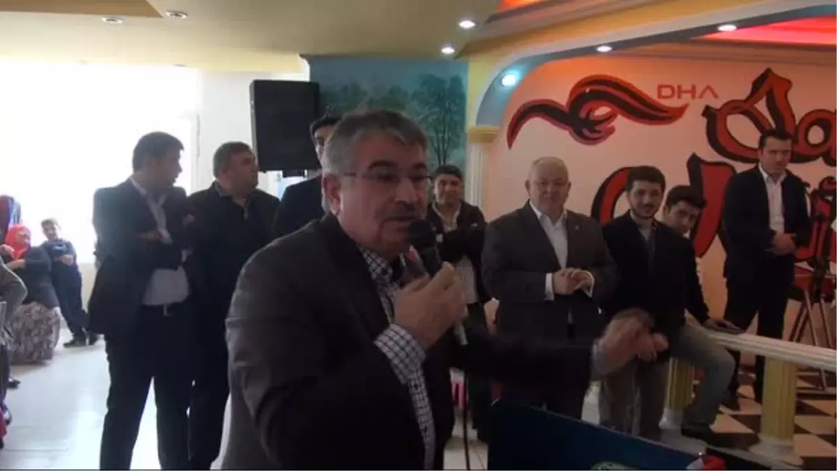 Ak Partili Eski Bakan İdris Naim Şahin\'den CHP Adayına Destek