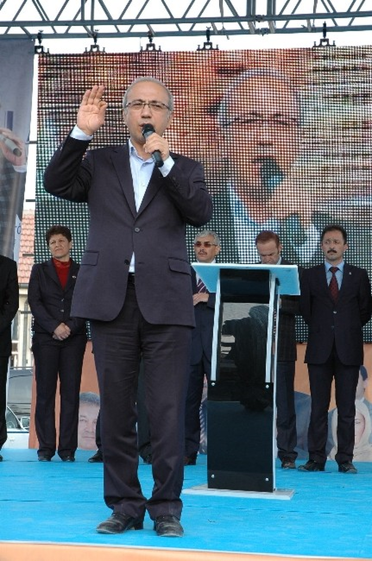 Bakan Elvan, Karaman\'da Seçim Çalışmalarını Sürdürdü