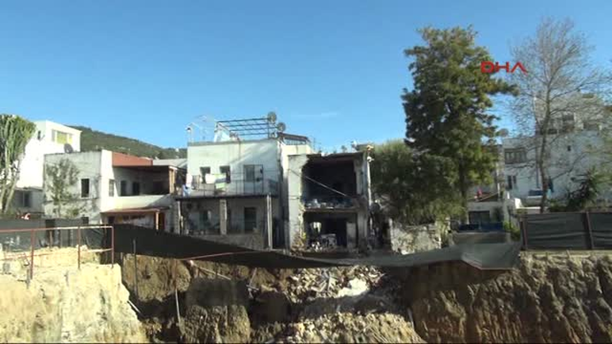 Bodrum Temel Kazısı, Yol ve Ev Yıktı 2temel Kazısı, Yol ve Ev Yıktı
