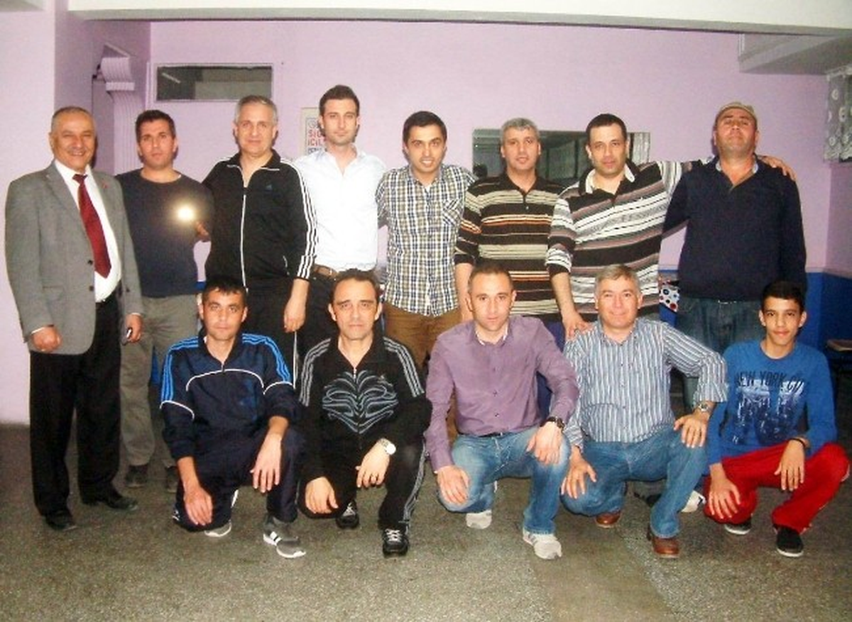 Burhaniye\'de Yetişkinlere Halk Oyunları Kursu