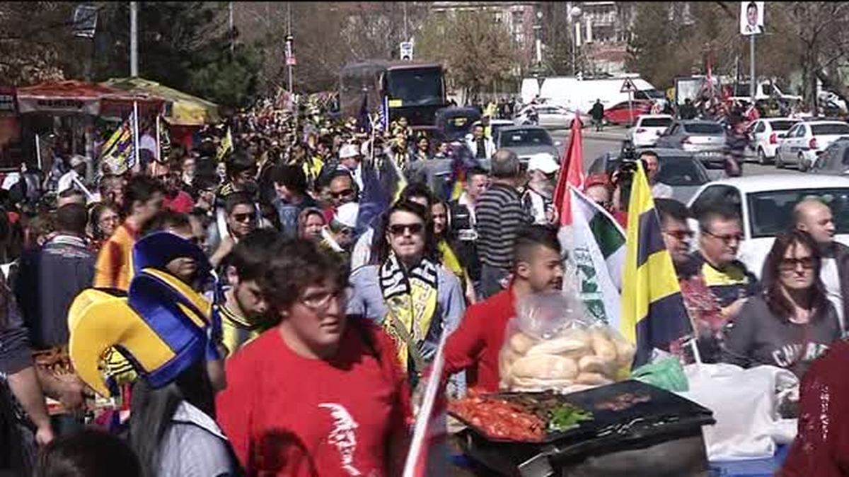 Fenerbahçe taraftarları Anıtkabir\'de -