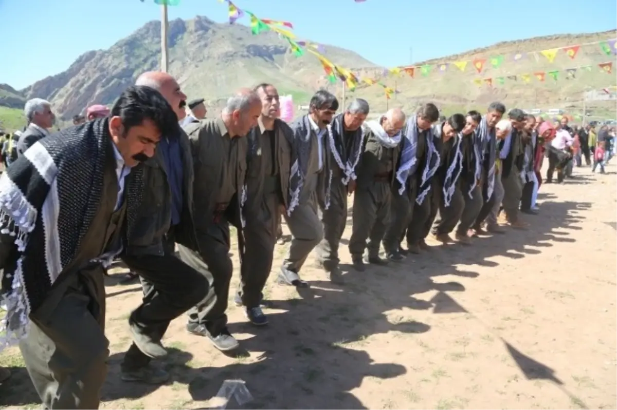 Kasrik Beldesinde İlk Defa Nevruz Ateşi Yakıldı