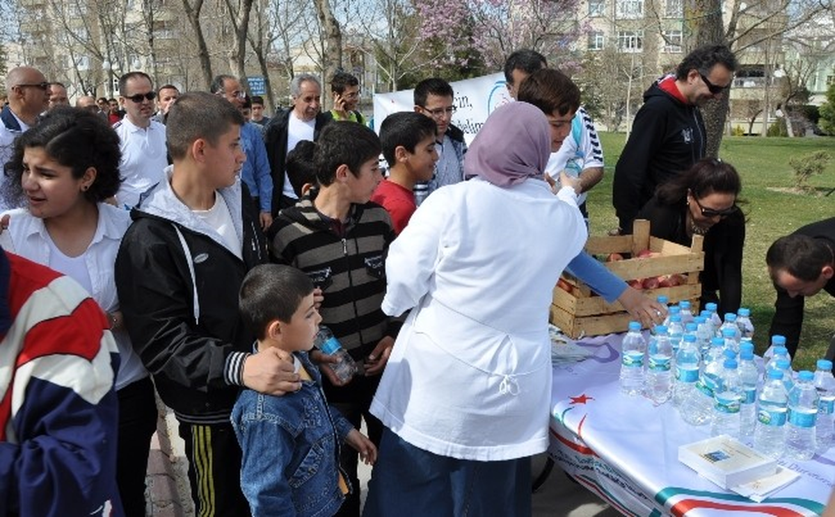 Konya\'da Vatandaşlar Halk Sağlığı İçin Yürüdüler