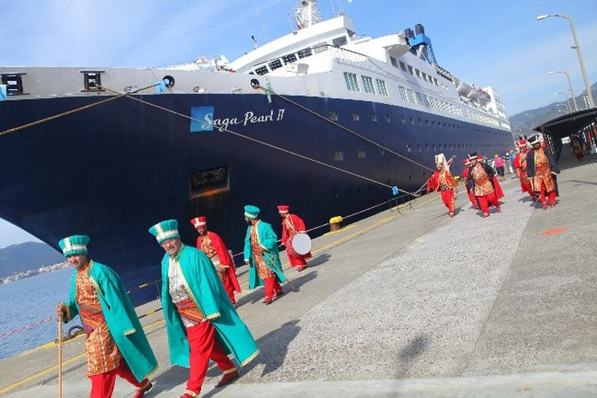 Marmaris\'e Sezonun İlk Kruvaziyer Gemisi Geldi