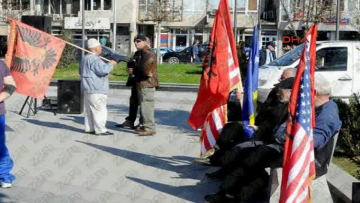 Priştine\'deki Protestoya 10 Kişi Katıldı