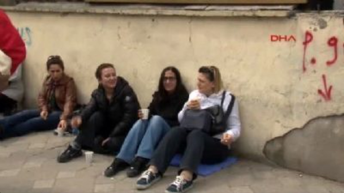 Zeytinburnu\'nda YGS\'ye Giren Öğrenciler Ağladı