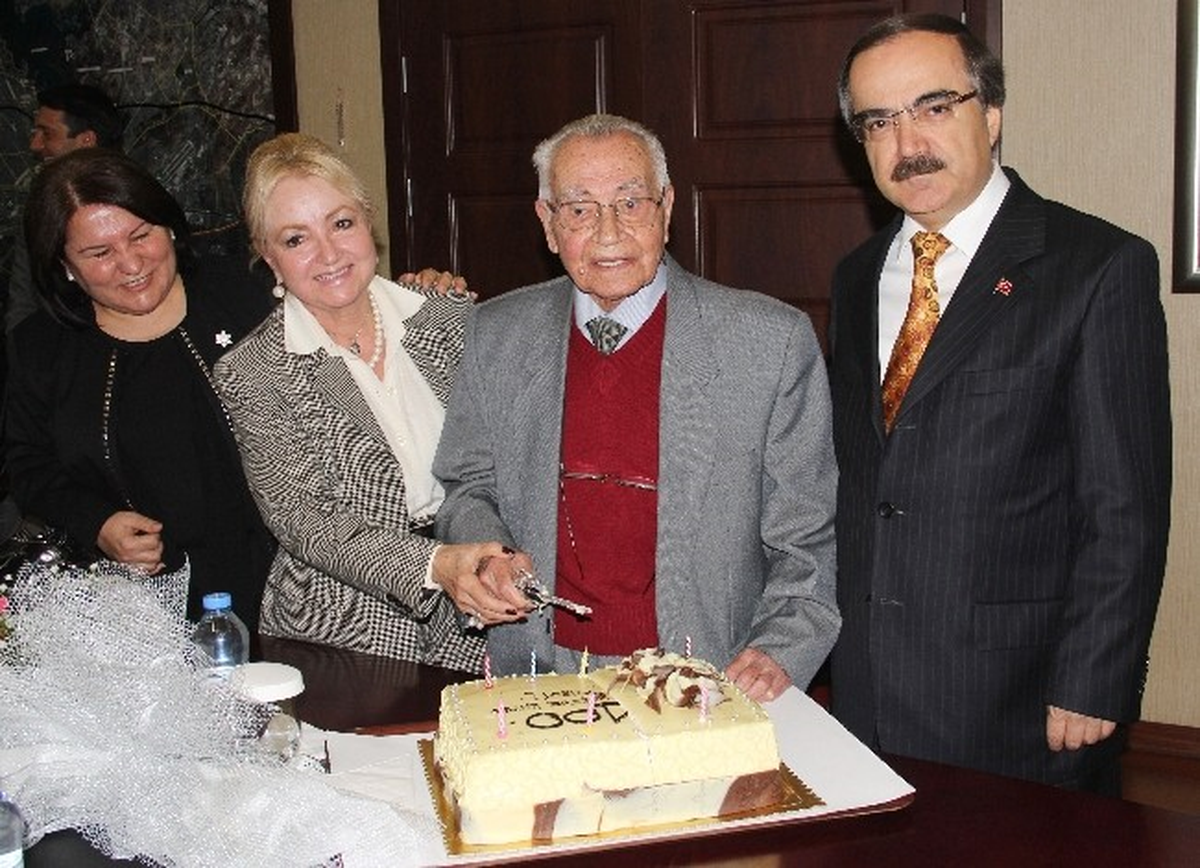 Vali Coş\'tan 100. Yaş Günü Süprizi