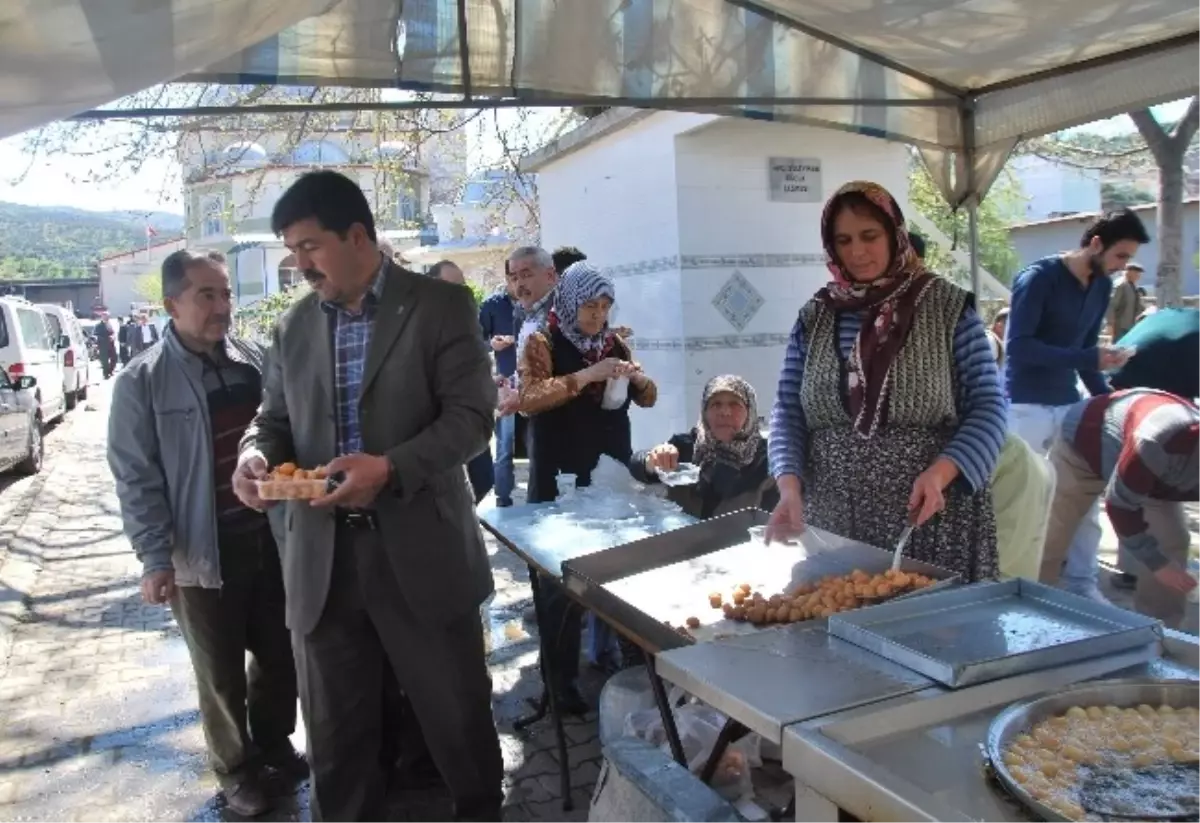 Yenipazarlı Yörükler Şehitlerin Ruhuna Lokma Döktürdü