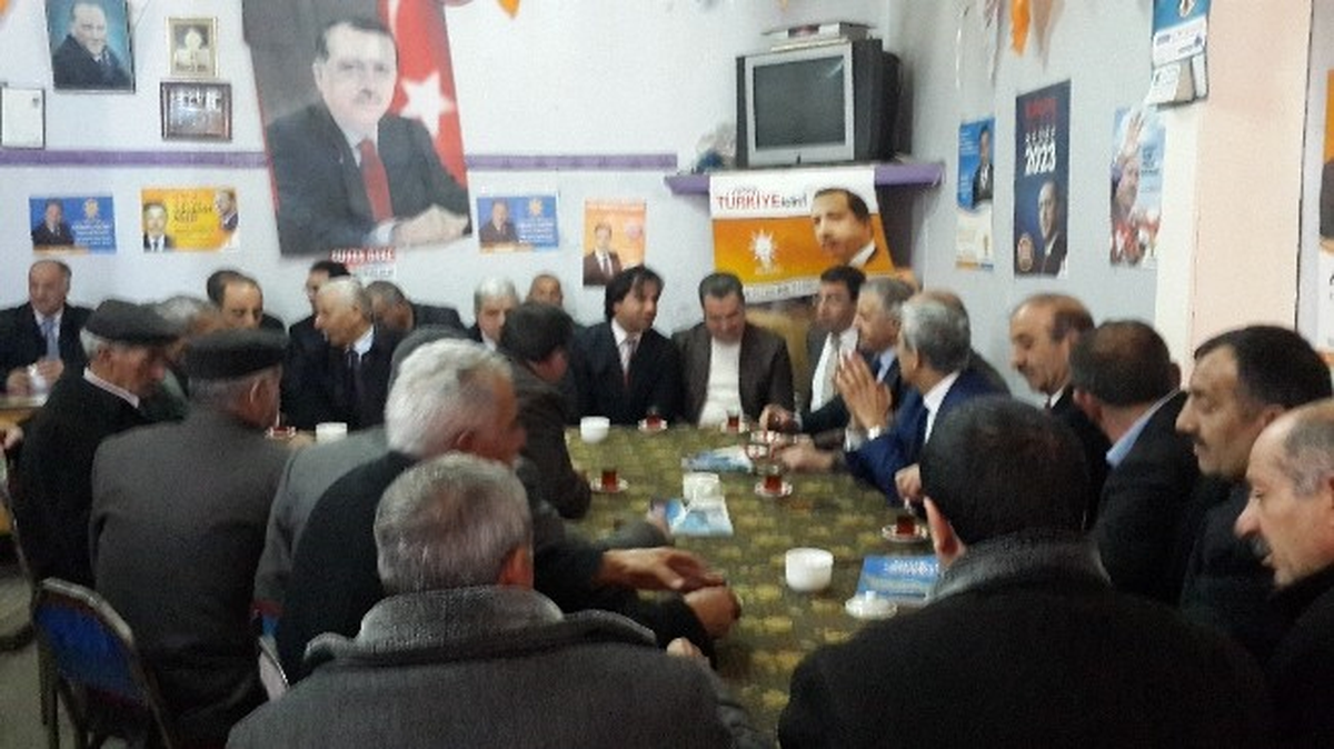 AK Parti Kars Milletvekilleri ve Belediye Başkan Adayı Sarıkamış Esnafını Ziyaret Etti