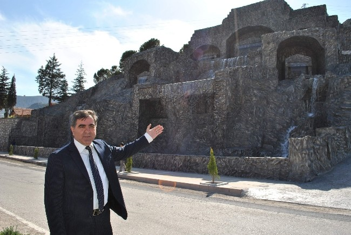 Amasya\'ya Mağaralı Şelale