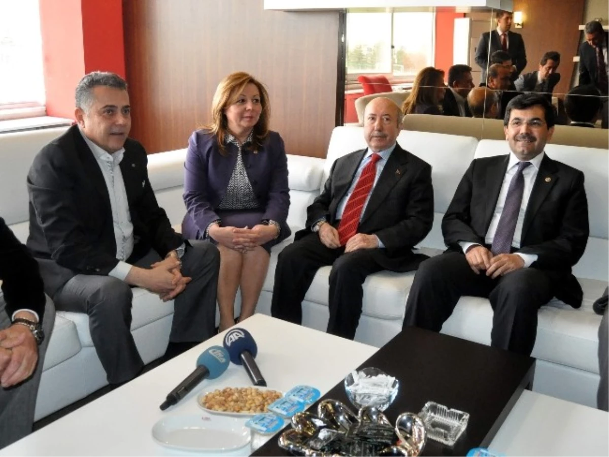 Eski Maliye Bakanı Unakıtan\'dan Eskişehirspor\'a Ziyaret