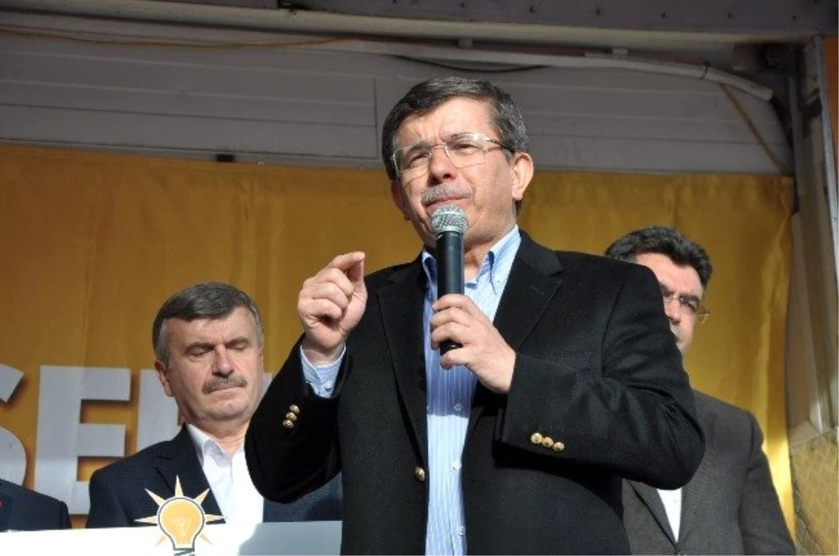 Bakan Davutoğlu Akşehir\'de Mitinge Katıldı