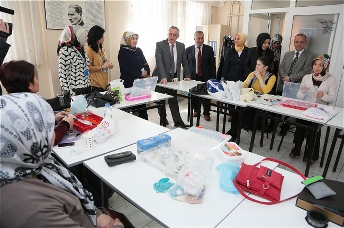Başkan Adayı Aydın, Kursiyerlerle Sohbet Etti