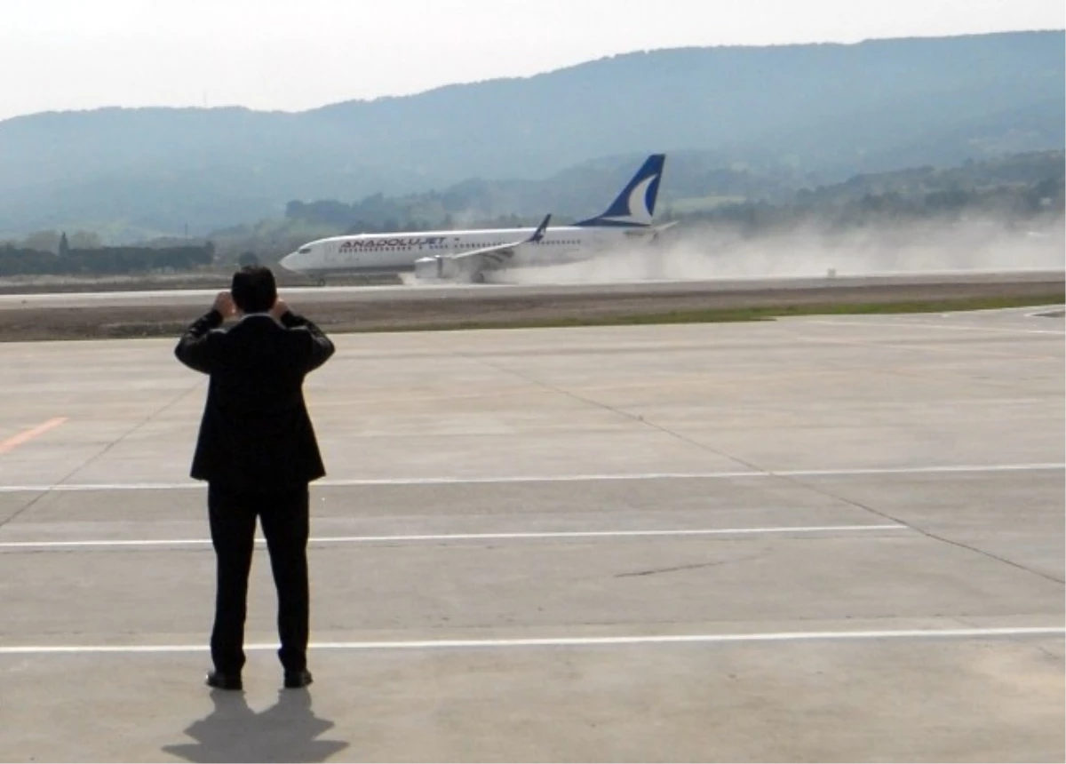 Çanakkale Havalimanına İlk Tarifeli Uçak Seferi