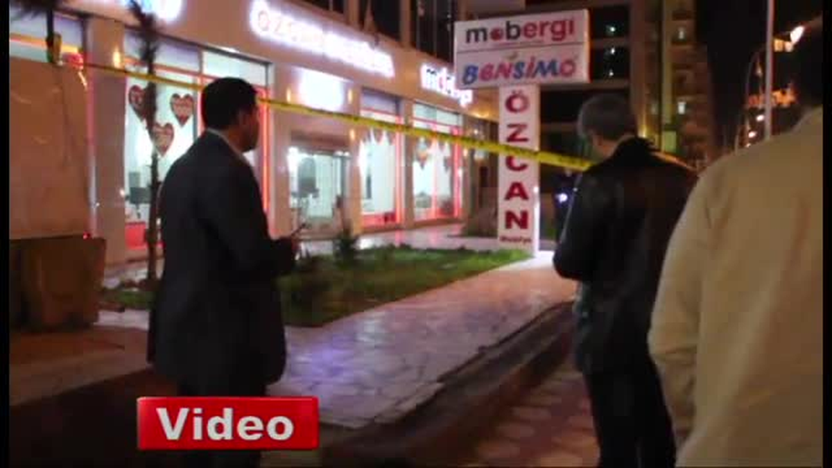 Diyarbakır\'da AK Parti\'ye Bombalı Saldırı
