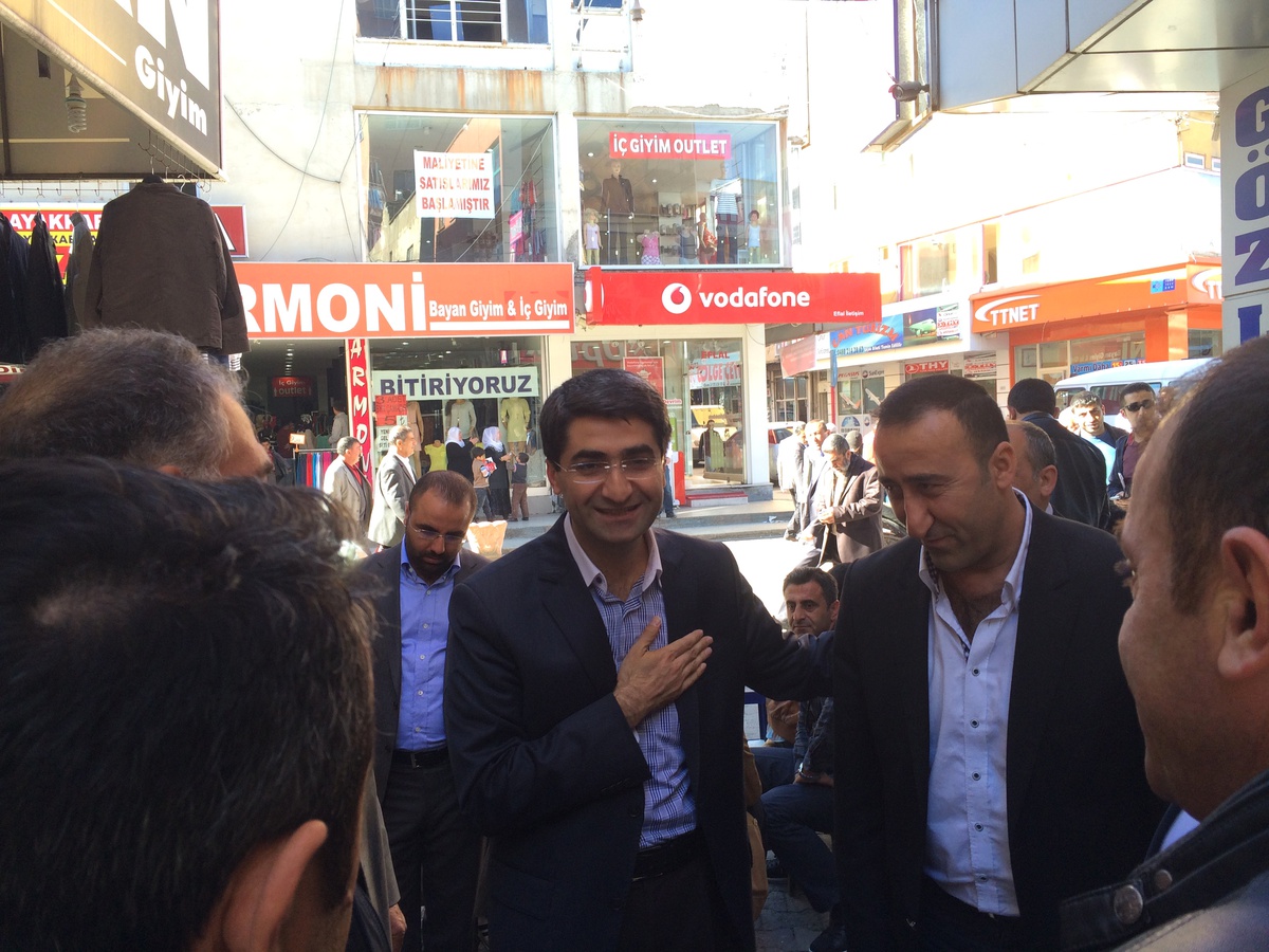 Başkan Adayı Ekmen, Ev Ziyaretlerini Sürdürüyor