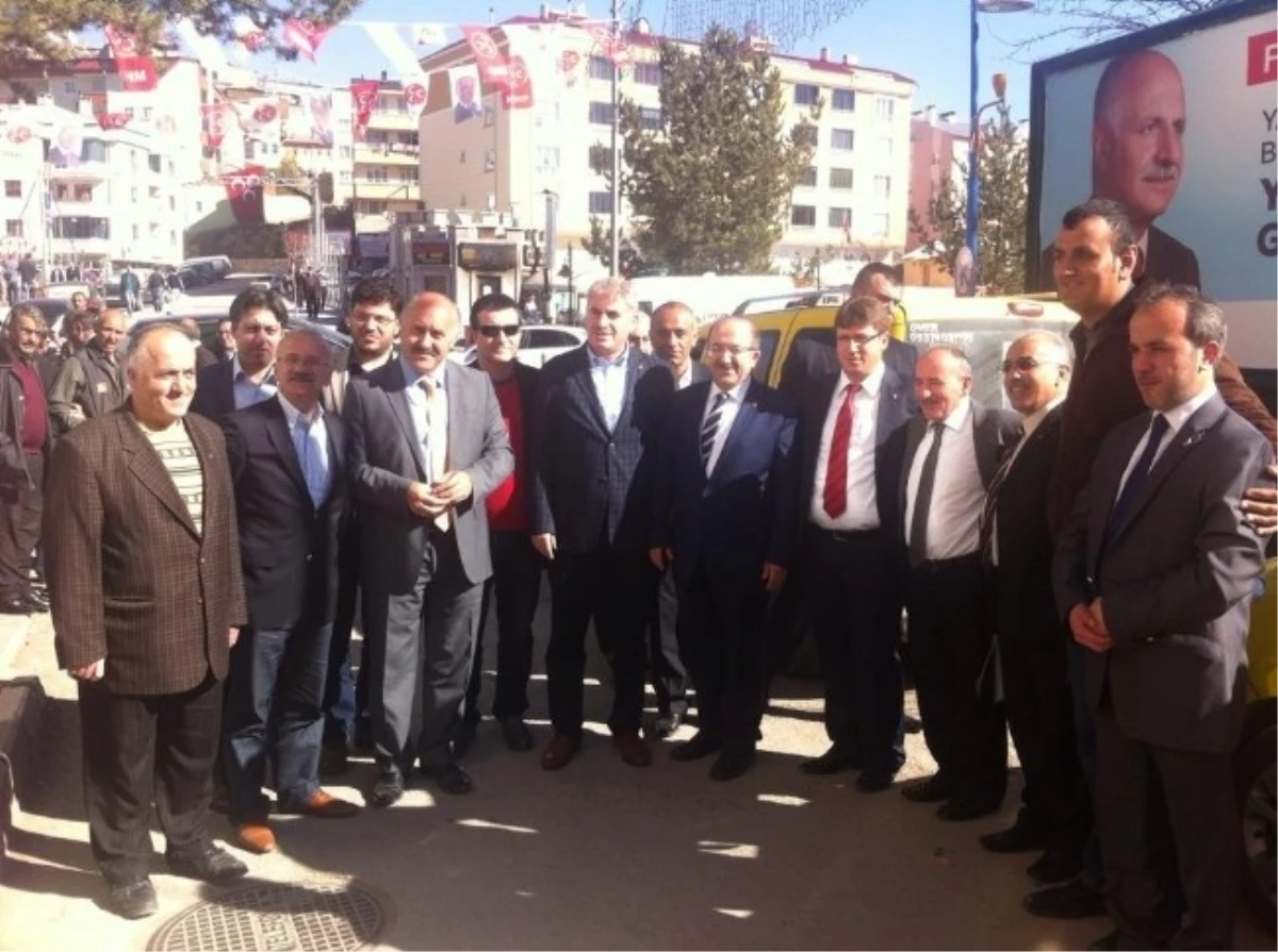 Gümrükçüoğlu, Bayburt\'ta AK Parti Seçim Çalışmalarına Katıldı