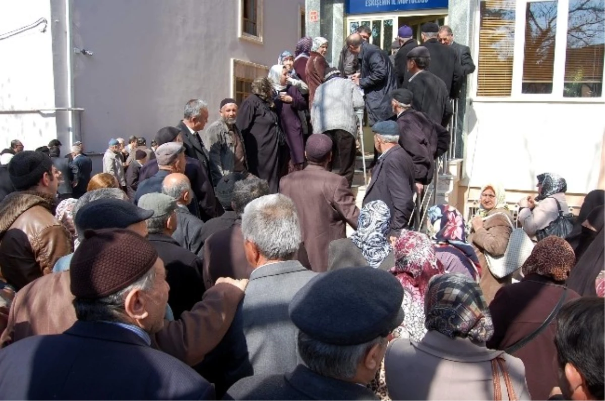 Hacı Adaylarının Kuyruk Çilesi